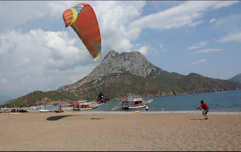 La pandemia ha afectado particularmente a los países en desarrollo más pequeños, sobre todo a los que dependen del turismo. AP/B. Ozbilici