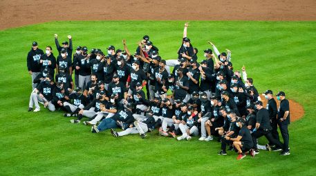 Tras vencer a los Yankees, el equipo se convirtió en el primero en llegar a los playoffs en el año posterior a una temporada con 100 derrotas. AP / C. Sipkin