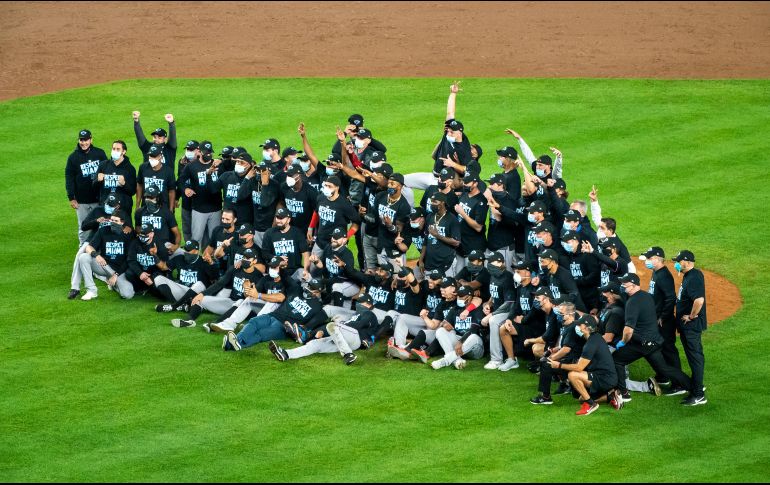 Tras vencer a los Yankees, el equipo se convirtió en el primero en llegar a los playoffs en el año posterior a una temporada con 100 derrotas. AP / C. Sipkin
