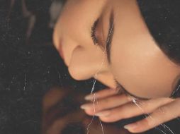 Su nueva canción, cuenta Morrison, resulta catártica para ella por hablar de la ansiedad y normalizarla desde sonidos movidos y enérgicos. INSTAGRAM /@carlamorrison