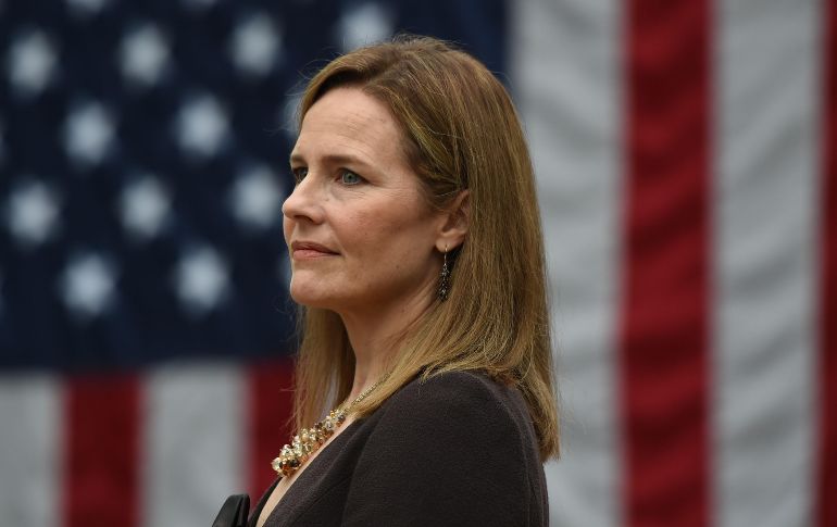 De llegar al máximo tribunal Barrett se convertiría en la integrante más joven en ocupar uno de sus nueve puestos vitalicios. AFP/ O. Douliery