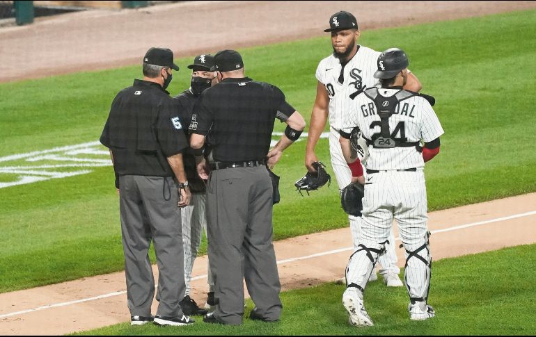 Jimmy Cordero (fondo) le propinó un pelotazo a Willson Contreras, de los Cachorros, el pasado viernes. AP/N. Huh