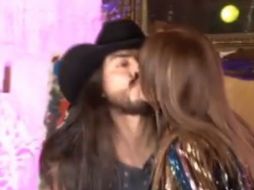 Lucía Méndez cachetea a Rey Grupero por robarle un beso