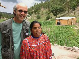 JUAN CARLOS RULFO Y LORENA. El cineasta encontró en la rarámuri una historia fantástica. CORTESÍA