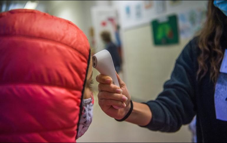 Los casos confirmados de COVID-19 superan hoy los 33.2 millones, de acuerdo a los datos oficiales de la OMS. EFE / ARCHIVO