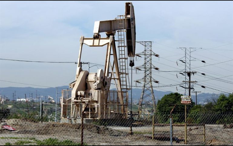 Este martes, los contratos de futuros del WTI para entrega en noviembre bajaron 1.31 dólares respecto a la sesión previa del lunes. EFE/ARCHIVO