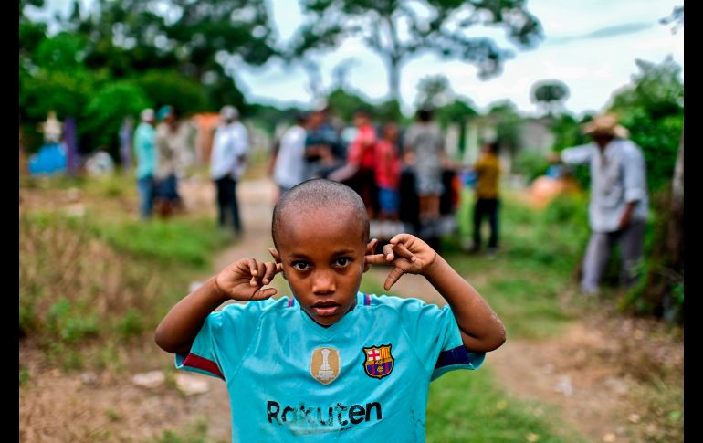 Un niño durante un funeral. AFP/P. Pardo