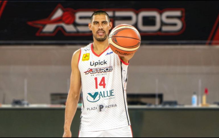 No tiene certeza del tiempo que jugará con la quinteta tapatía, pero Ayón precisó que mientras esté, siempre luchará por ser un jugador que reditúe en números su contratación. TWITTER / @AstrosJalisco