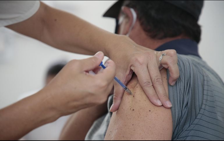 La aplicación es prioritaria para grupos de riesgo (embarazadas, adultos mayores, personas con enfermedades crónicas-metabólicas). EL INFORMADOR/F. Atilano