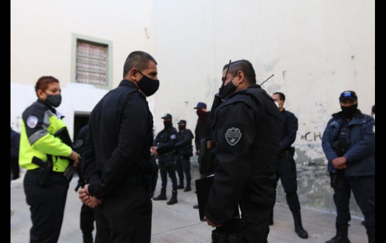 Desde esta mañana oficiales de la Policía del Estado, la Guardia Nacional y el Ejército Mexicano, arribaron a la comisaría municipal procediendo con el desarme de sus elementos. TWITTER/ @SSeguridadJal