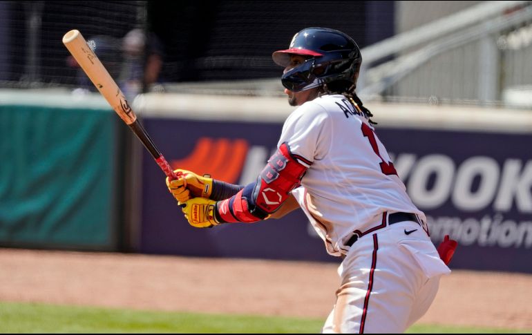 Ronald Acuña Jr. Estuvo oportuno con tres hits. AP/R. Cashaw