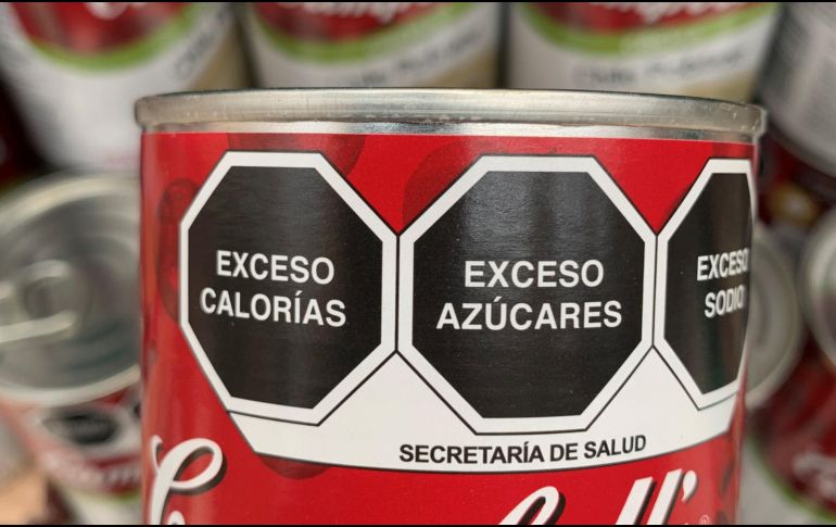 Advierte al consumidor sobre el contenido del alimento mediante octágonos con fondo negro, algo aplaudido por los expertos en salud pública. EFE/J. Pazos