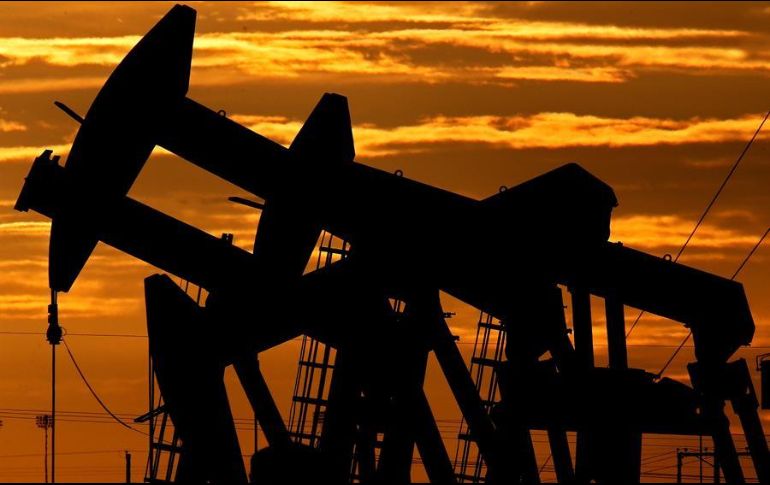 Este viernes, los contratos de futuros del WTI para entrega en noviembre recortaron 1.67 dólares, respecto a la sesión previa del jueves. EFE/ARCHIVO