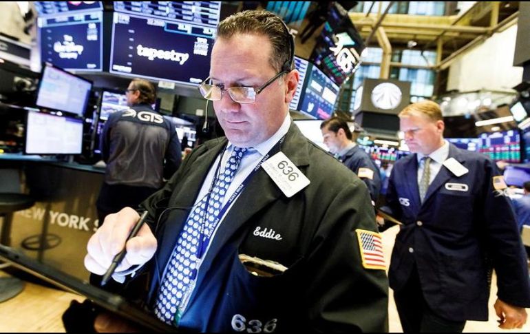 Los tres índices tuvieron ganancias semanales: el Dow Jones subió un 1.9 %, el S&P 500 un 1.52 % y el Nasdaq un 1.48 por ciento. EFE/ARCHIVO