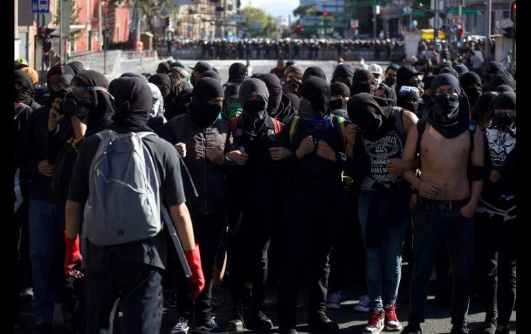 La movilización de los encapuchados inició a las 16:00 horas en la Plaza de la Tres Culturas. SUN/G. Espinosa