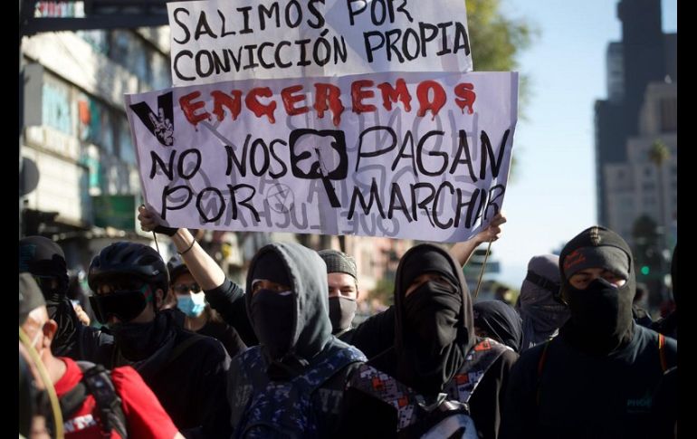 La movilización de los encapuchados inició a las 16:00 horas en la Plaza de la Tres Culturas. SUN/G. Espinosa