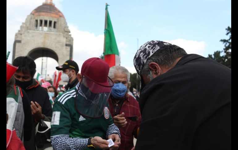 Elementos de la Secretaría de Seguridad Ciudadana vigilan el desarrollo de la marcha. SUN/C. Mejía