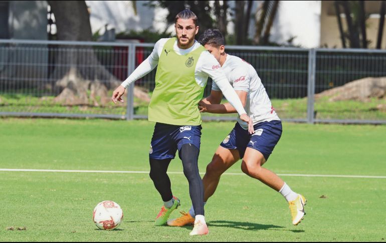 HIRAM MIER. La defensa rojiblanca deberá estar atenta al asedio de la ofensiva de los Xolos. TWITTER/@chivas