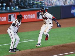 EXPLOSIVO. Travis D’Arnaud (izq.) lideró la remontada de los Bravos con un cuadrangular. AFP