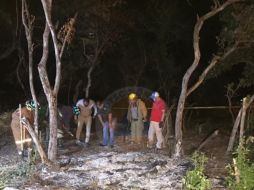 Bomberos acudieron desde anoche al sitio donde se reportó la presunta caída de fragmentos de meteorito, en el ejido Lázaro Cárdenas. FACEBOOK/Protección Civil Tamaulipas