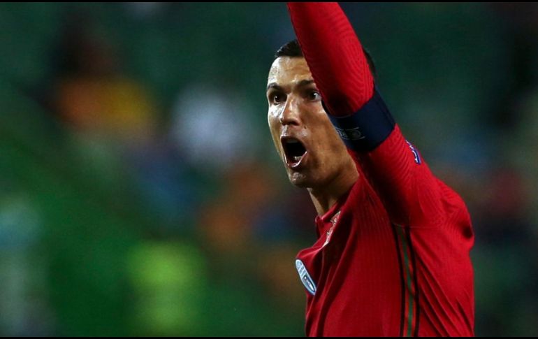 La casa que Cristiano tiene en su ciudad natal de Funchal, en Madeira, fue robada en la jornada de ayer miércoles por un individuo que sustrajo una camiseta del Juventus firmada y otros artículos de escaso valor. EFE / M. De Almeida