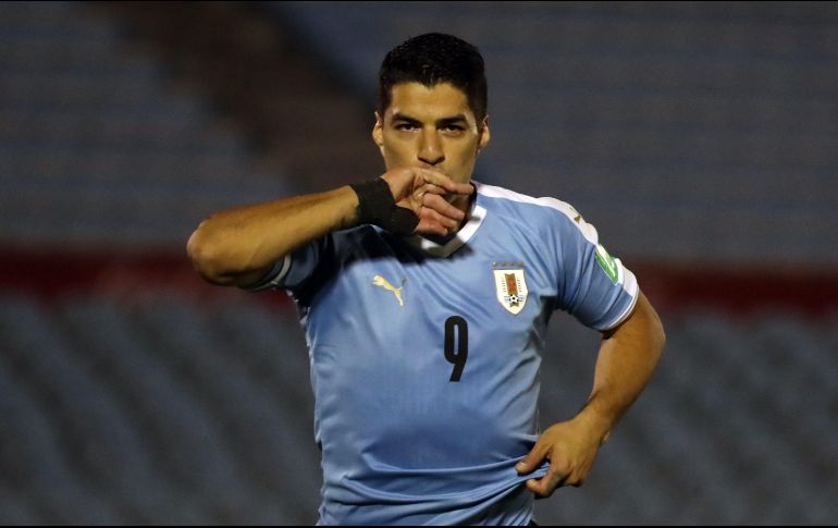 Con ese tanto, 'el Pistolero' llegó a 22 y superó, por el momento, al argentino Lionel Messi (21) como el máximo anotador de la historia de las eliminatorias sudamericanas. EFE / R. Martínez