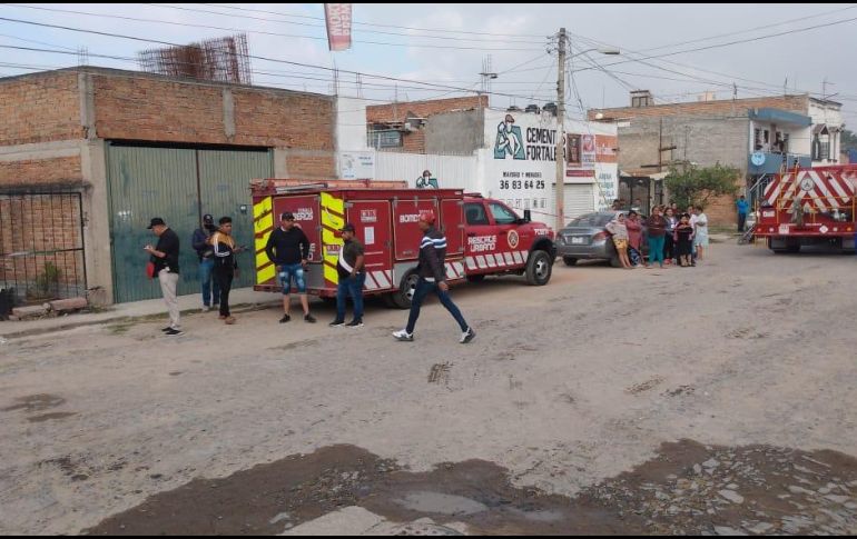 La explosión y el incendio ocasionaron daños en cuatro vehículos y en todo el inmueble, ubicado en el cruce de San Pedro y Marcos Lara. ESPECIAL