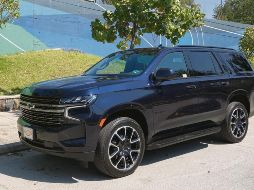 Al frente y a los costados los emblemas de Chevrolet y las palabras Tahoe han sido oscurecidas en la versión RST. EL INFORMADOR/M. Castillo