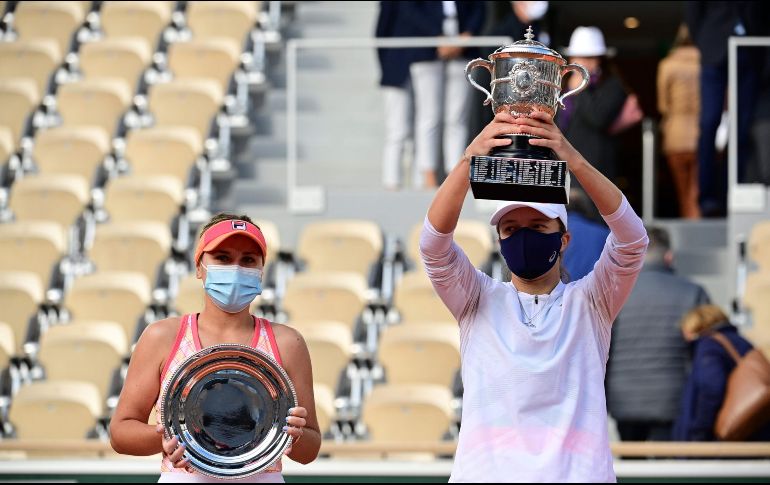 Sin las tenistas principales en el torneo, Swiatek se reveló como una estrella ascendente. AFP / M. Bureau