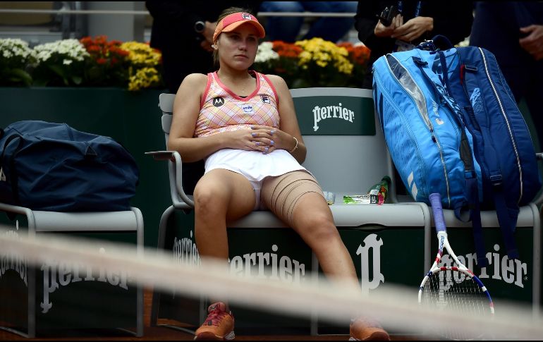 La segunda manga del partido no tuvo historia, con una Kenin desdibujada por los problemas físicos.  EFE / J. De la Rosa