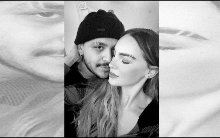 ''Ya se me anda mimetizando mi amorcito bello'', escribió el cantante para acompañar una fotografía en la que él y su novia Belinda lucen la misma marca en la ceja. TWITTER / @elnodal