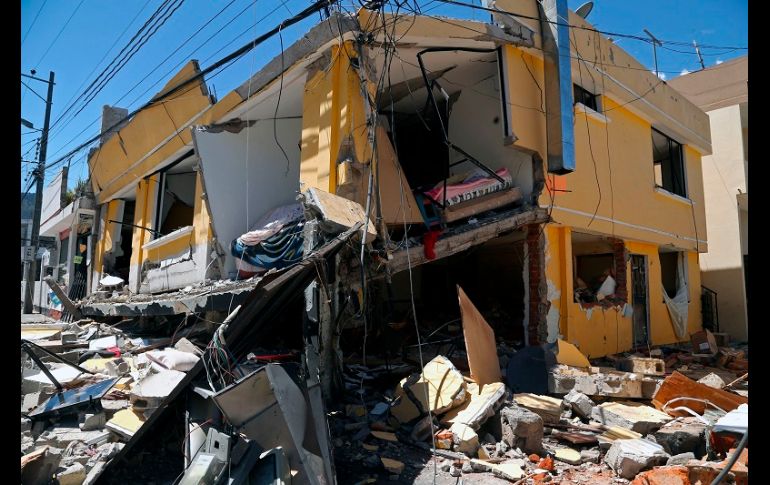 Agentes de tránsito cerraron varias calles mientras duró el trabajo de las autoridades. AFP/C. Vega