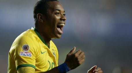 Robinho se presentó al fútbol mundial en el Santos del 2002, un equipo en el que también jugaba Diego Ribas y con el que conquistó las ligas brasileñas de ese mismo año y de 2004. EFE / ARCHIVO