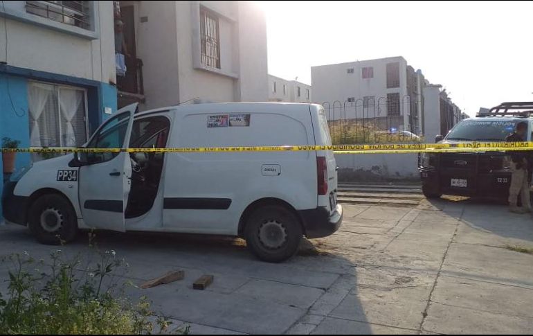 Al interior de la camioneta había manchas con sangre, así como tubos ensangrentados. ESPECIAL