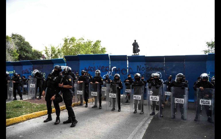 Intentan derribar estatua de Cristóbal Colón en CDMX