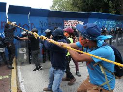 Intentan derribar estatua de Cristóbal Colón en CDMX