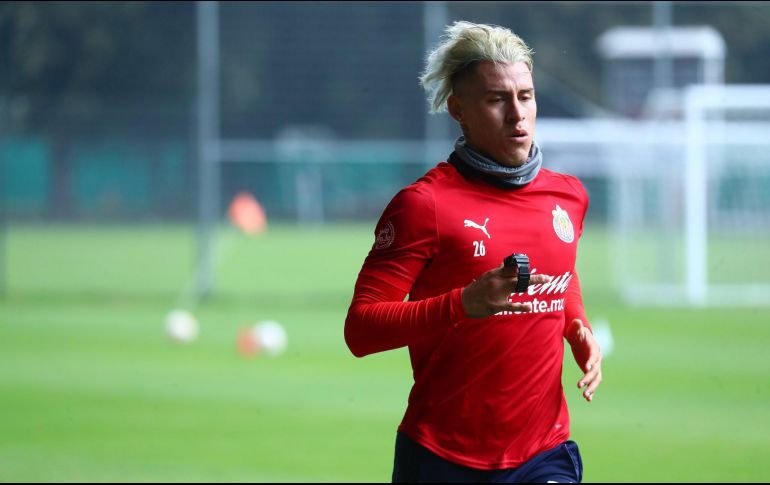 Chivas fue quien difundió las imágenes de su lateral izquierdo, mismo que aparece trotando en las instalaciones de Verde Valle. Cortesía / Chivas