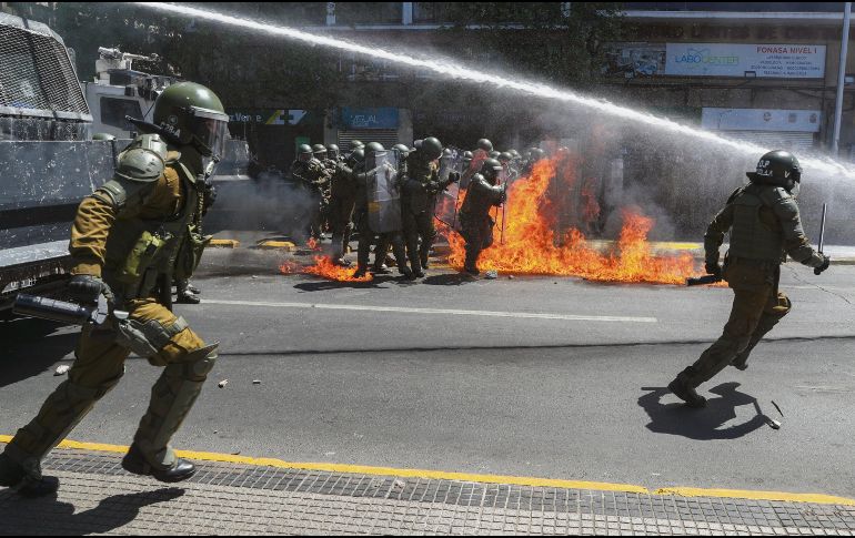 PROTESTA. Los antimotines dispersaron una manifestación realizada en el marco de la conmemoración del descubrimiento de América. AP