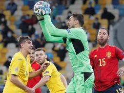 A pesar de que España tuvo el control del balón la mayoría del tiempo, Ucrania logró imponerse. EFE/S. Dolzhenko