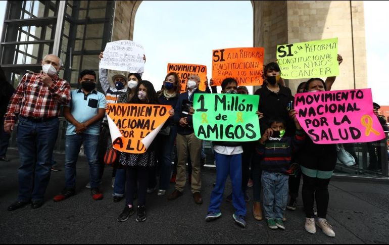 Padres de niños con cáncer pretenden un millón 200 mil firmas para poder presentar sus propuestas ante el Congreso de la Unión. SUN/D. Simón