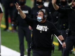 El uso de mascarilla en los pasillos es ahora obligatorio y sólo los encargados de dictar las jugadas podrán usar caretas de acrílico en vez de los cubrebocas a un costado del terreno. AP