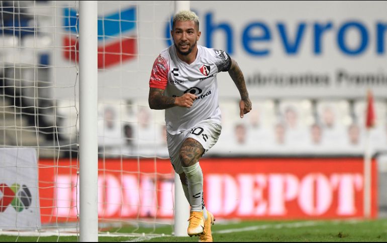 Fue el argentino Luciano Acosta quien aplaudió lo hecho por sus compañeras al reconocer que son una inspiración para sacar los tres puntos ante el rival odiado de la ciudad. IMAGO7