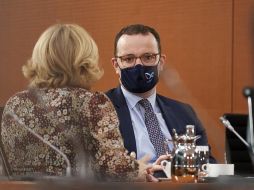 El ministro alemán de Sanidad, Jens Spahn, participa en la reunión del Gobierno en Berlin. EFE/H. Schacht