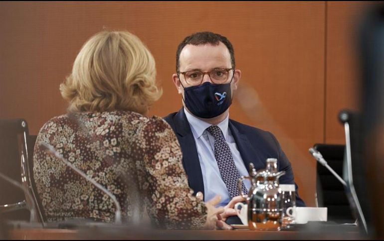 El ministro alemán de Sanidad, Jens Spahn, participa en la reunión del Gobierno en Berlin. EFE/H. Schacht