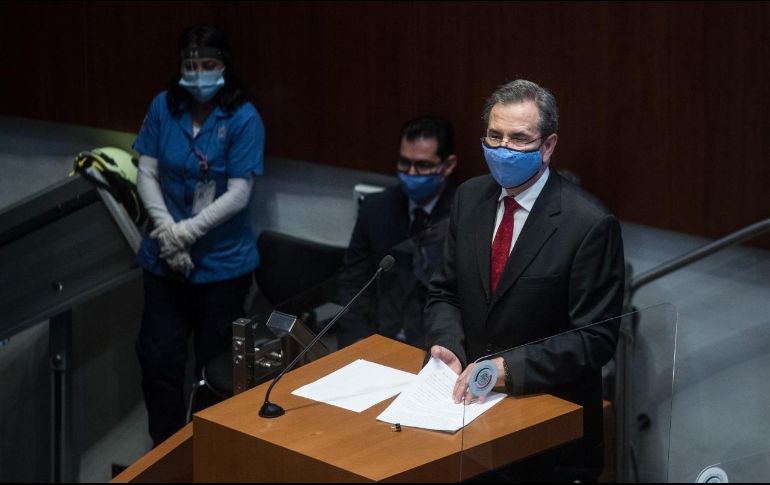 Esteban Moctezuma prefirió no quitarse el cubrebocas luego de que el presidente de la Mesa Directiva le sugiriera que lo hiciera “para entenderle mejor al hablar”. SUN/G. Espinosa