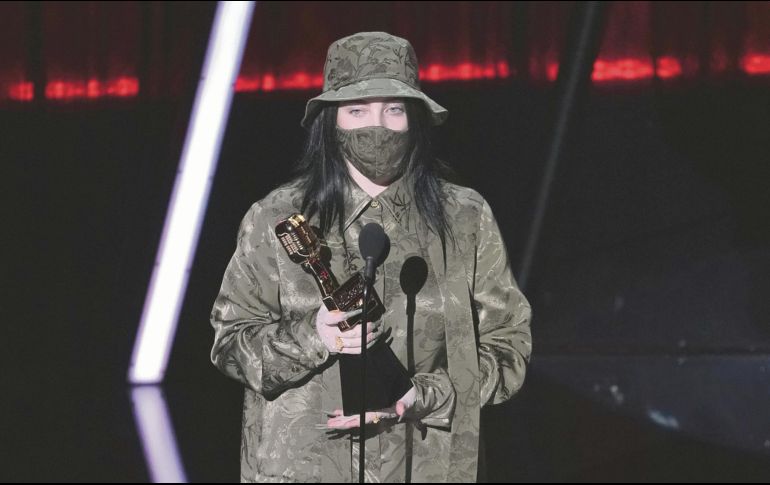Billie Eilish. La cantante de 18 años ganó la categoría de Top Billboard 200 Album. AP