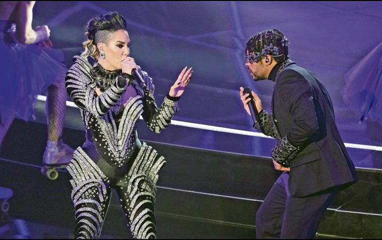 Ivy Queen y Bad Bunny. Los artistas interpretaron el tema “Yo perreo sola”. AP