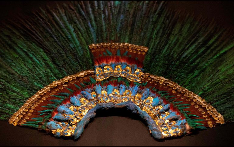 Austria respondió que el penacho de Moctezuma no podría ser llevado a México al menos durante los próximos diez años, hasta que existe la tecnología que permita desplazarlo con seguridad dada su fragilidad actual. AFP / ARCHIVO