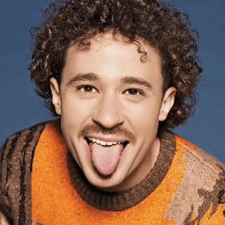 Luisito Comunica lanza su propia compañía de telefonía móvil