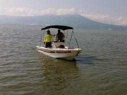 La búsqueda en el lago ocurre tras la difusión de videos de un cocodrilo presuntamente en la zona. ESPECIAL/Protección Civil Jalisco